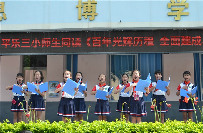学生诵读现场.jpg
