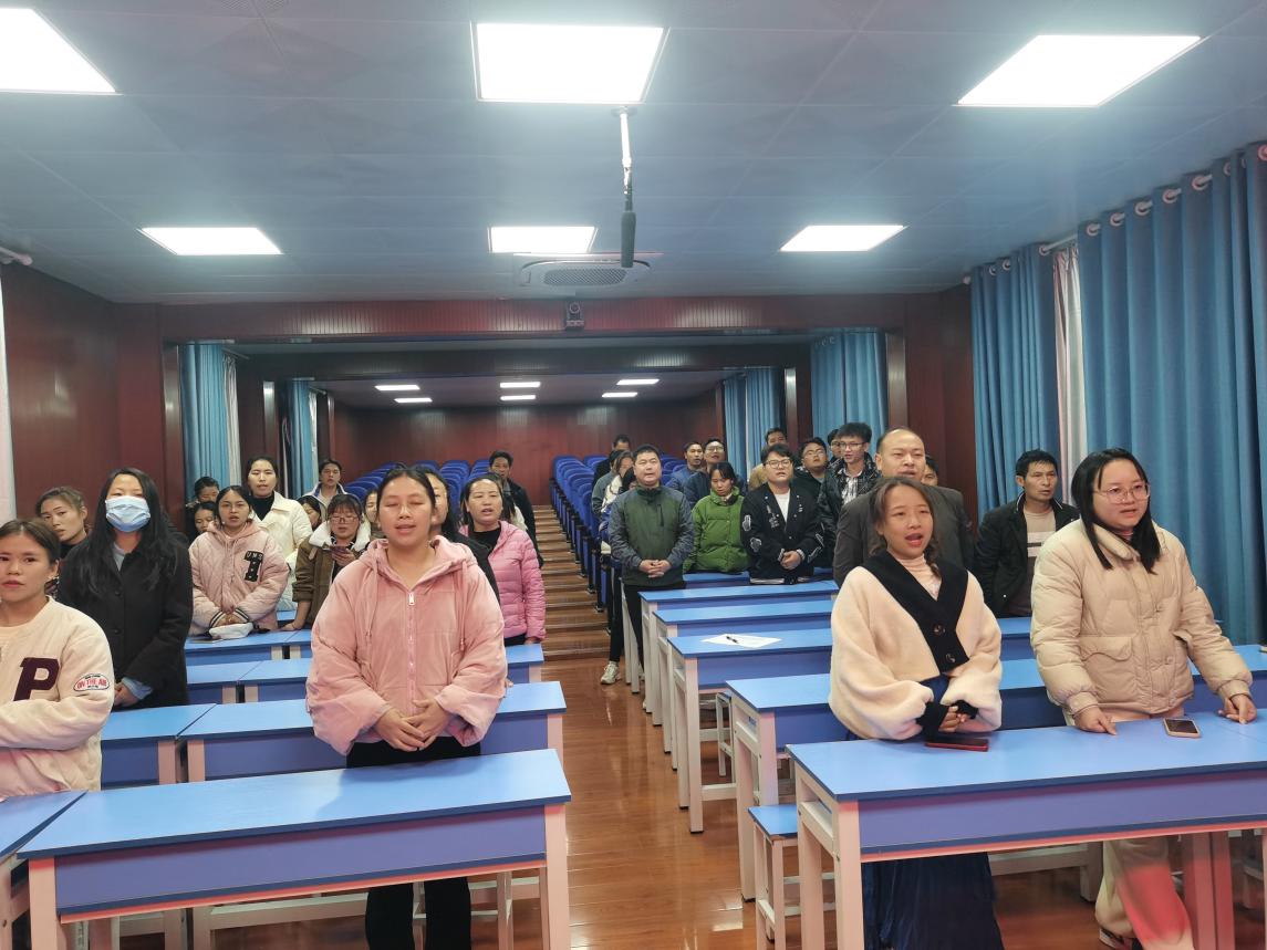 猪场乡中心小学教师对传唱家乡歌曲排练图片1