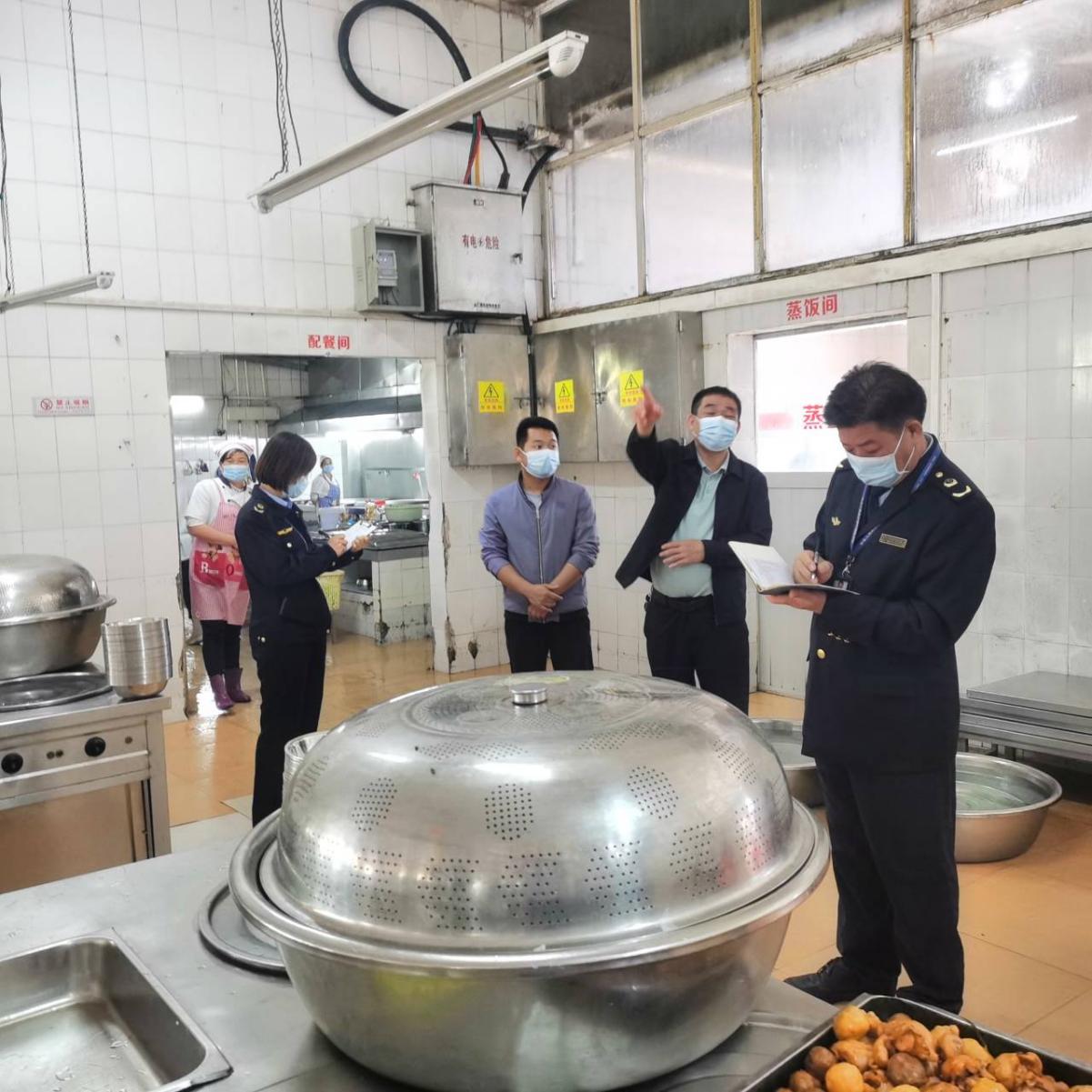 市检查食品卫生安全工作2