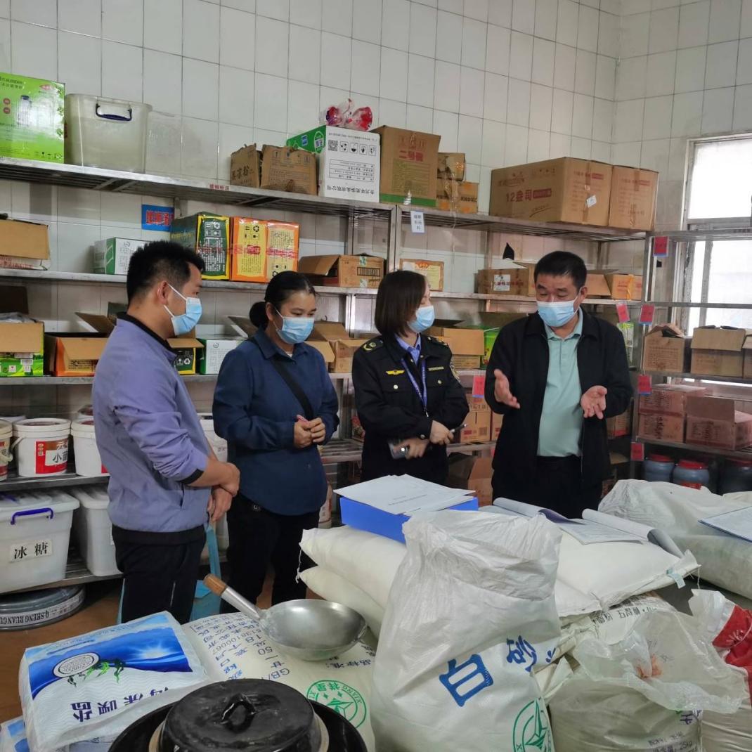 市检查食品卫生安全工作